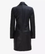 Back view of a long black leather coat with a sleek design and a high collar. The material is smooth, conveying a sophisticated and stylish tone.